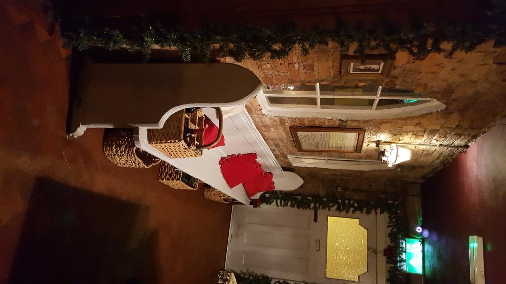 Finnegans Hostel And B&B Accommodation 트롤리 외부 사진